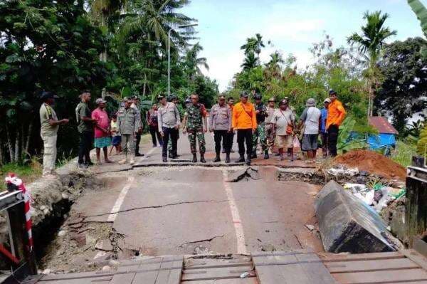 Update Gempa Nabire M6,6: Plafon Kantor Bupati Roboh hingga Jembatan Putus Update Gempa Nabire M6,6: Plafon Kantor Bupati Roboh hingga Jembatan Putus