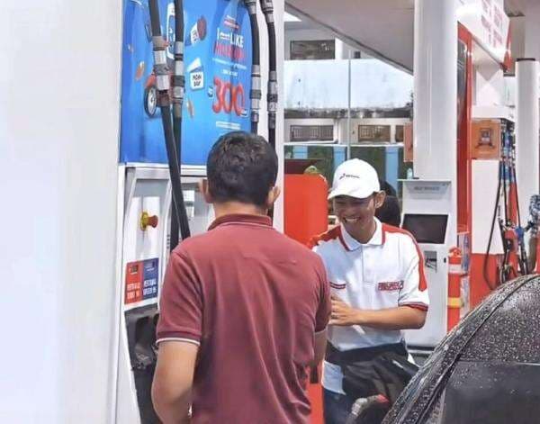 Cerita Farel Operator SPBU Pertamina: Selalu Melayani dengan Hati Cerita Farel Operator SPBU Pertamina: Selalu Melayani dengan Hati