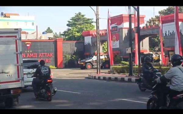 Mako Brimob Kelapa Dua Depok Kondusif Usai Diserang Massa, Sejumlah Personel Berjaga Mako Brimob Kelapa Dua Depok Kondusif Usai Diserang Massa, Sejumlah Personel Berjaga