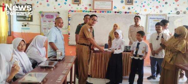 Peluncuran Program Nasional MBG di Polewali, Disambut Antusias Siswa dan Guru Sasar Tiga Sekolah Peluncuran Program Nasional MBG di Polewali, Disambut Antusias Siswa dan Guru Sasar Tiga Sekolah