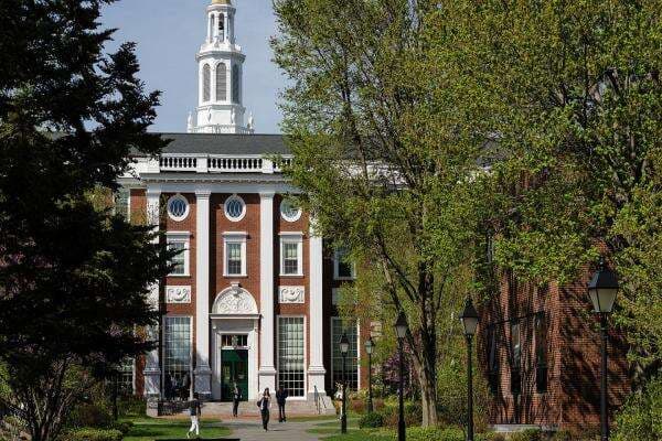 87 Mahasiswa Indonesia Terancam Diusir dari Universitas Harvard, Ini Respons Kemlu 87 Mahasiswa Indonesia Terancam Diusir dari Universitas Harvard, Ini Respons Kemlu