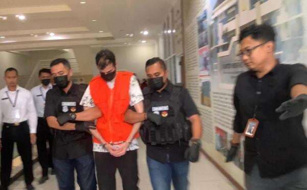 Diamankan Imigrasi, Pria Tampan Asal Suriah Batal Pinang Kekasihnya di Ponorogo Diamankan Imigrasi, Pria Tampan Asal Suriah Batal Pinang Kekasihnya di Ponorogo