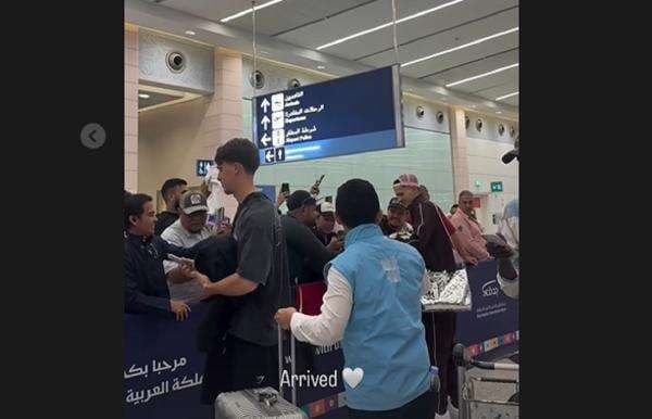 Justin Hubner dan Mauro Zijlstra Tiba di Arab Saudi, Ini Daftar 20 Pemain Timnas Indonesia yang Mendarat di Jeddah Justin Hubner dan Mauro Zijlstra Tiba di Arab Saudi, Ini Daftar 20 Pemain Timnas Indonesia yang Mendarat di Jeddah