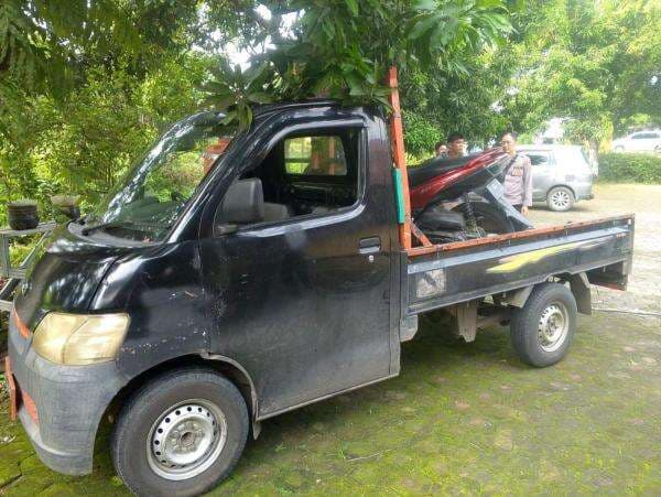 Kecelakaan Mengerikan di Jombang, Bocah 9 Tahun Tewas Tabrak Holo Besi Dimuat Pikap Kecelakaan Mengerikan di Jombang, Bocah 9 Tahun Tewas Tabrak Holo Besi Dimuat Pikap