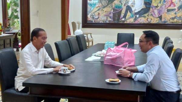 Jokowi dan Ridwan Kamil Bertemu Empat Mata di Solo, Ini yang Dibicarakan Jokowi dan Ridwan Kamil Bertemu Empat Mata di Solo, Ini yang Dibicarakan