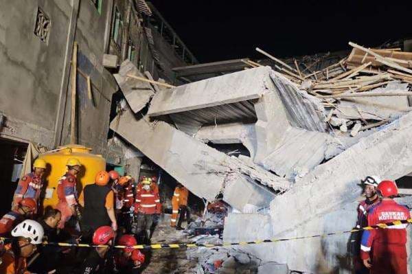 Tragedi Ponpes Al Khoziny Ambruk, 13 Korban Masih dalam Pencarian Tragedi Ponpes Al Khoziny Ambruk, 13 Korban Masih dalam Pencarian