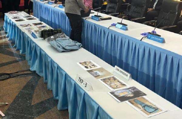 Penampakan Barang Bukti Kasus Ledakan di SMAN 72 Jakarta Penampakan Barang Bukti Kasus Ledakan di SMAN 72 Jakarta