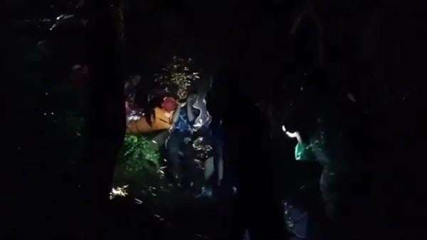 Lalui Medan Terjal, Tim SAR Berhasil Evakuasi Pendaki Tewas Terjatuh di Gunung Rinjani Lalui Medan Terjal, Tim SAR Berhasil Evakuasi Pendaki Tewas Terjatuh di Gunung Rinjani