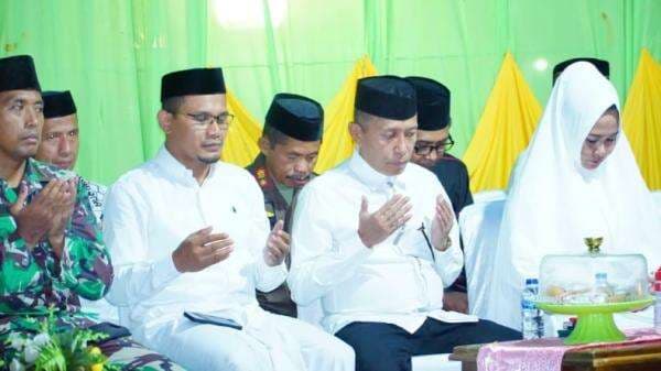 Bupati Buton Utara Afirudin Lepas Pawai Takbir Idulfitri 1446 H Bupati Buton Utara Afirudin Lepas Pawai Takbir Idulfitri 1446 H
