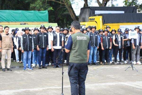 Danantara dan BP BUMN Lepas 1.066 Relawan dan 109 Truk Bantuan ke Aceh Danantara dan BP BUMN Lepas 1.066 Relawan dan 109 Truk Bantuan ke Aceh