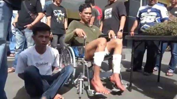 Pengedar Narkotika di Bengkulu Dilumpuhkan, Sempat Tembak Polisi tapi Senpi Gagal Meletus Pengedar Narkotika di Bengkulu Dilumpuhkan, Sempat Tembak Polisi tapi Senpi Gagal Meletus