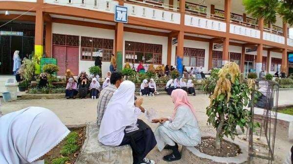 Dinas Pendidikan Sumbar Buka Pendaftaran Pemenuhan Kuota SMA Negeri, Simak Jadwal dan Syaratnya! Dinas Pendidikan Sumbar Buka Pendaftaran Pemenuhan Kuota SMA Negeri, Simak Jadwal dan Syaratnya!