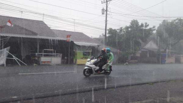 Curah Hujan Masih Tinggi di Pemalang Saat Musim Kemarau, Ini Penjelasan BMKG Curah Hujan Masih Tinggi di Pemalang Saat Musim Kemarau, Ini Penjelasan BMKG