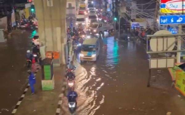 39 RT dan 3 Ruas Jalan Masih Tergenang usai Hujan Deras, Ini Daftarnya 39 RT dan 3 Ruas Jalan Masih Tergenang usai Hujan Deras, Ini Daftarnya