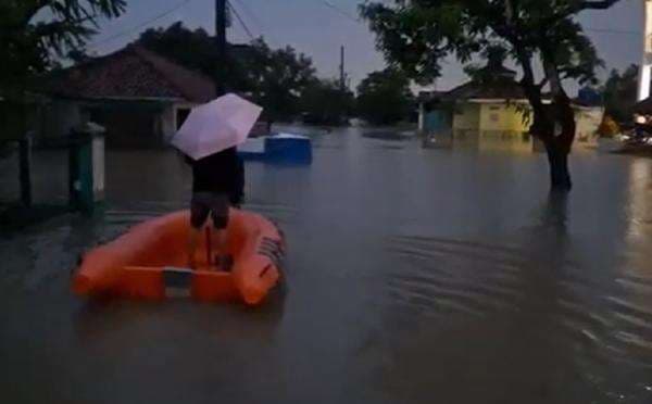 Update Banjir Karawang, Ribuan Rumah Kembali Terendam hingga 2 Meter Update Banjir Karawang, Ribuan Rumah Kembali Terendam hingga 2 Meter