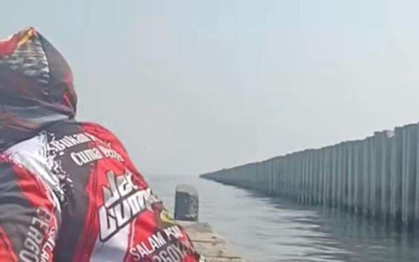 Bukan Proyek Tanggul NCICD, Pagar Laut di Cilincing Jadi Teka-Teki Bukan Proyek Tanggul NCICD, Pagar Laut di Cilincing Jadi Teka-Teki