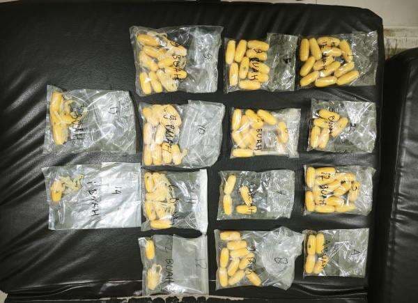 Selundupkan Narkoba, Pasutri Asal Pakistan Nekat Telan 162 Kapsul Sabu Selundupkan Narkoba, Pasutri Asal Pakistan Nekat Telan 162 Kapsul Sabu