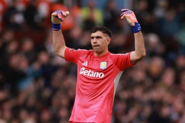 Frustrasi Gagal ke MU, Emiliano Martinez Siap Berpetualang ke Serie A Frustrasi Gagal ke MU, Emiliano Martinez Siap Berpetualang ke Serie A