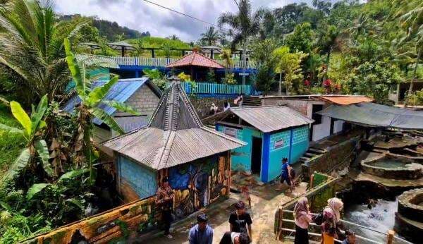 Keseruan Berwisata di Pemandian Air Panas Lereng Gunung Wilis Ponorogo Keseruan Berwisata di Pemandian Air Panas Lereng Gunung Wilis Ponorogo