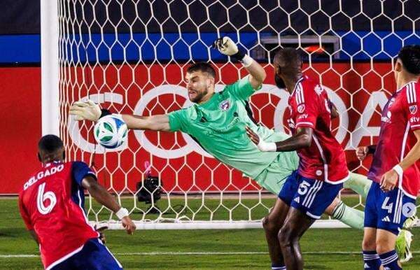 Media Belanda Kaget Kiper Timnas Indonesia Maarten Paes Gabung Ajax Amsterdam: Kabar Mengejutkan! Media Belanda Kaget Kiper Timnas Indonesia Maarten Paes Gabung Ajax Amsterdam: Kabar Mengejutkan!