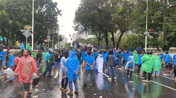 Jalan Medan Merdeka Selatan Ditutup Imbas Demo Nelayan Jalan Medan Merdeka Selatan Ditutup Imbas Demo Nelayan