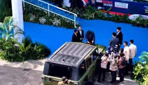 Prabowo Luncurkan Pandu, Mobil Taktis Listrik Buatan Pindad di Indo Defence 2025 Prabowo Luncurkan Pandu, Mobil Taktis Listrik Buatan Pindad di Indo Defence 2025