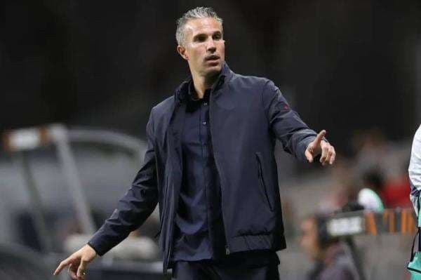 Robin van Persie Dipecat Feyenoord, Lolos Liga Champions Tak Cukup! Robin van Persie Dipecat Feyenoord, Lolos Liga Champions Tak Cukup!