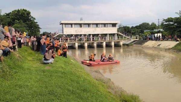 Pekerja Sodetan di Sungai Kedung Dongkol Cirebon Tewas Usai Selamatkan Rekan Kerja Pekerja Sodetan di Sungai Kedung Dongkol Cirebon Tewas Usai Selamatkan Rekan Kerja