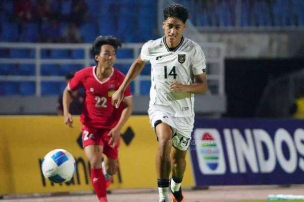 Pelatih Dewa United Bela Rafael Struick Usai Dikritik Vanenburg di Timnas U-23 Pelatih Dewa United Bela Rafael Struick Usai Dikritik Vanenburg di Timnas U-23