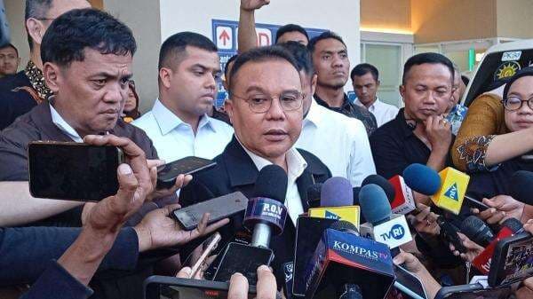 Dasco hingga Raffi Ahmad Jenguk Korban Ledakan SMAN 72 Jakarta Dasco hingga Raffi Ahmad Jenguk Korban Ledakan SMAN 72 Jakarta