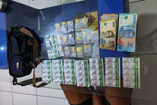 Pemuda Ditangkap gegara Edarkan Obat Keras di Tangerang, Modus Jualan Sayur Pemuda Ditangkap gegara Edarkan Obat Keras di Tangerang, Modus Jualan Sayur