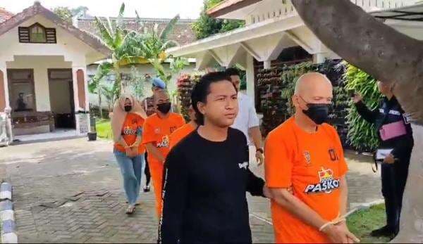 Polisi Tetapkan Empat Tersangka Kasus Dugaan Penipuan MBG di Pasuruan, Ini Peran Para Tersangka Polisi Tetapkan Empat Tersangka Kasus Dugaan Penipuan MBG di Pasuruan, Ini Peran Para Tersangka