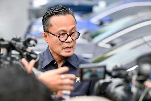 Perampingan BUMN Hemat Rp50 Triliun, Danantara Jamin Tak Ada PHK Karyawan Perampingan BUMN Hemat Rp50 Triliun, Danantara Jamin Tak Ada PHK Karyawan