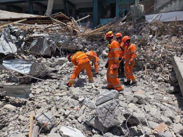 BNPB Targetkan Pencarian 13 Korban Tragedi Ponpes Al-Khoziny Selesai Hari Ini BNPB Targetkan Pencarian 13 Korban Tragedi Ponpes Al-Khoziny Selesai Hari Ini