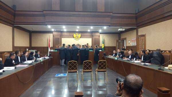 Tak Bisa Hadir Usai Operasi, Sidang Pembacaan Dakwaan Nadiem Makarim Ditunda Tak Bisa Hadir Usai Operasi, Sidang Pembacaan Dakwaan Nadiem Makarim Ditunda