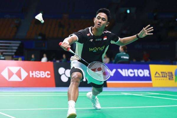 Alwi Farhan Lolos 16 Besar Kumamoto Masters 2025 usai Bungkam Tuan Rumah Alwi Farhan Lolos 16 Besar Kumamoto Masters 2025 usai Bungkam Tuan Rumah