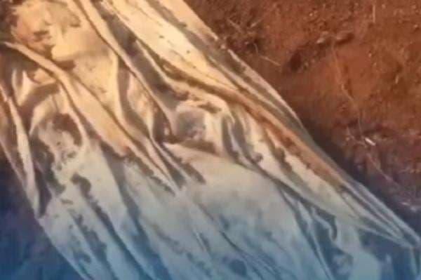 Viral! Kain Kafan hingga Kerangka Manusia Ditemukan di Proyek Perumahan Tangerang Viral! Kain Kafan hingga Kerangka Manusia Ditemukan di Proyek Perumahan Tangerang