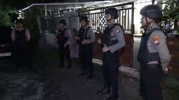 KPK Kembali Geledah Sejumlah Lokasi di Ponorogo, Termasuk Rumah Adik Bupati Sugiri KPK Kembali Geledah Sejumlah Lokasi di Ponorogo, Termasuk Rumah Adik Bupati Sugiri