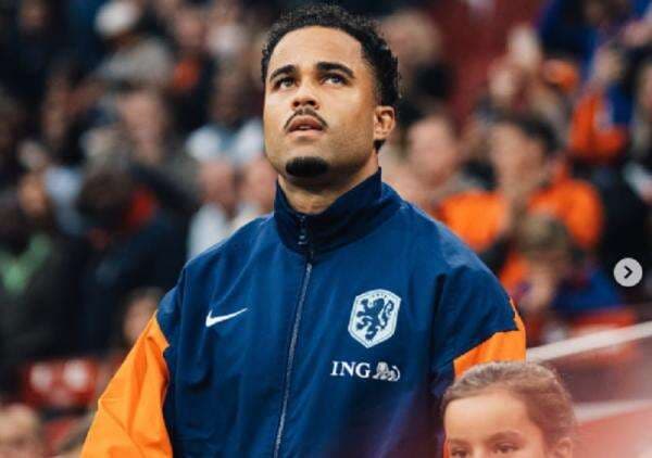 Justin Kluivert Tersenyum saat sang Ayah Dikaitkan dengan Timnas Belanda Justin Kluivert Tersenyum saat sang Ayah Dikaitkan dengan Timnas Belanda