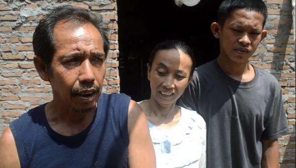 Perjuangan Joko Suseno: Bangun Rumah Warisan Keluarga dengan Kerja Keras dan Bantuan Warga Perjuangan Joko Suseno: Bangun Rumah Warisan Keluarga dengan Kerja Keras dan Bantuan Warga