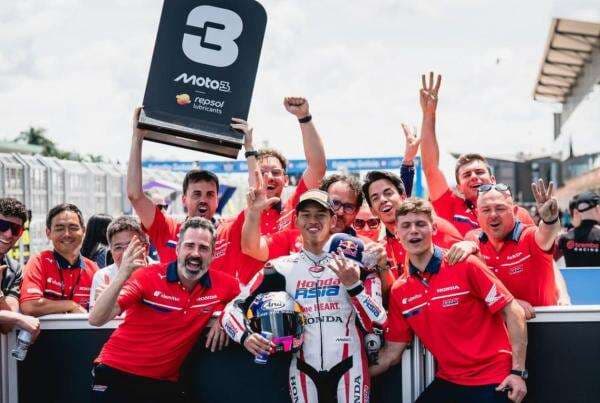 Breaking News: Brian Uriarte Didiskualifikasi, Veda Ega Pratama Langsung Melesat di Klasemen Moto3 2026! Breaking News: Brian Uriarte Didiskualifikasi, Veda Ega Pratama Langsung Melesat di Klasemen Moto3 2026!
