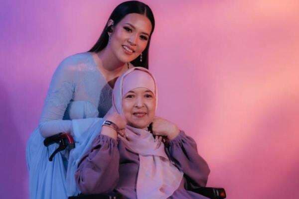 Kabar Duka, Ibu Raisa Meninggal Dunia setelah Berjuang Melawan Kanker Paru Kabar Duka, Ibu Raisa Meninggal Dunia setelah Berjuang Melawan Kanker Paru