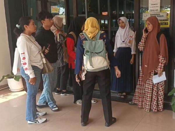 Gaduh SPMB di Jabar, Pakar Sebut Kebijakan Sekolah Maung Picu Tsunami Pendidikan Gaduh SPMB di Jabar, Pakar Sebut Kebijakan Sekolah Maung Picu Tsunami Pendidikan