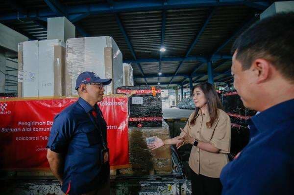 Komdigi Kirim 100 Genset hingga 500 Ponsel ke Sumatra, Percepat Pemulihan Pascabencana Komdigi Kirim 100 Genset hingga 500 Ponsel ke Sumatra, Percepat Pemulihan Pascabencana
