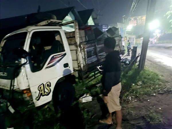 Kecelakaan Maut di Tikungan Krikilan Driyorejo, Seorang Pengendara Motor Tewas Kecelakaan Maut di Tikungan Krikilan Driyorejo, Seorang Pengendara Motor Tewas