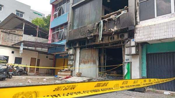 Pascakebakaran, Gedung Terra Drone di Kemayoran Dijaga Ketat Polisi dan TNI Pascakebakaran, Gedung Terra Drone di Kemayoran Dijaga Ketat Polisi dan TNI