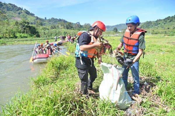 Aksi Bersih Sungai dan Tanam Pohon Meriahkan Wisuda Siswa Sekolah Jurnalis Lingkungan di Aceh Tengah Aksi Bersih Sungai dan Tanam Pohon Meriahkan Wisuda Siswa Sekolah Jurnalis Lingkungan di Aceh Tengah