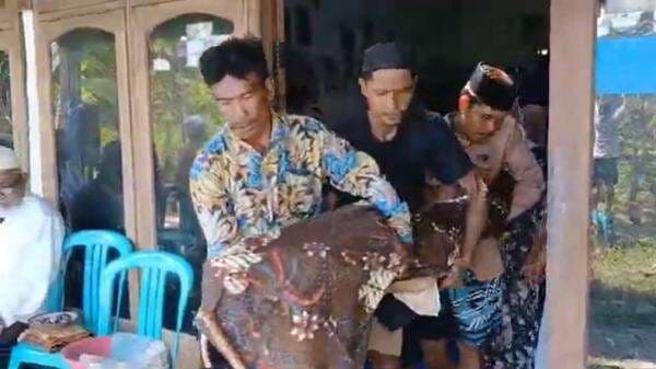 Kecelakaan di Grobogan, Siswi SMK Tewas saat Berangkat Sekolah dan Antar Makanan ke Kantin Kecelakaan di Grobogan, Siswi SMK Tewas saat Berangkat Sekolah dan Antar Makanan ke Kantin