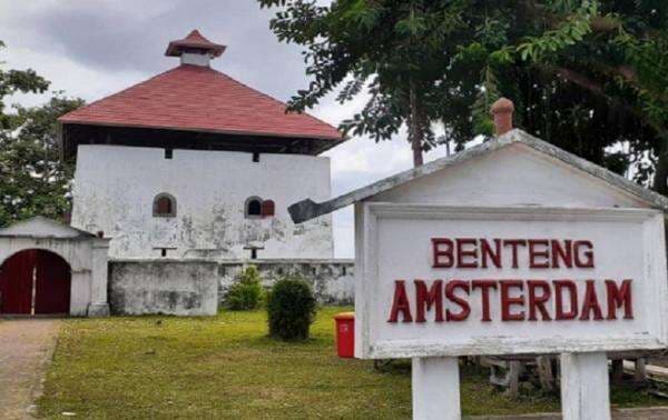 Mau Liburan di Ambon? ini 10 Wisata di Ambon yang Menawarkan Keindahan Alam Mau Liburan di Ambon? ini 10 Wisata di Ambon yang Menawarkan Keindahan Alam