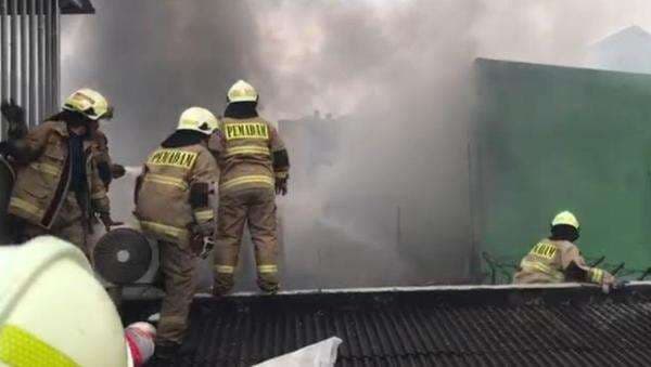 Korsleting Listrik, Permukiman Padat di Utan Kayu Jaktim Kebakaran Korsleting Listrik, Permukiman Padat di Utan Kayu Jaktim Kebakaran